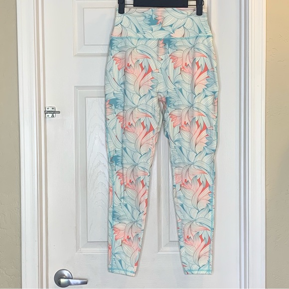 Buffbunny Collection Pants - BuffBunny Original Luna Pocket Leggings Island Print Size Large